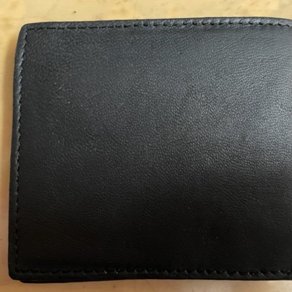 Stone Mountain classic black leather bifold wallet - Picture 3 of 5